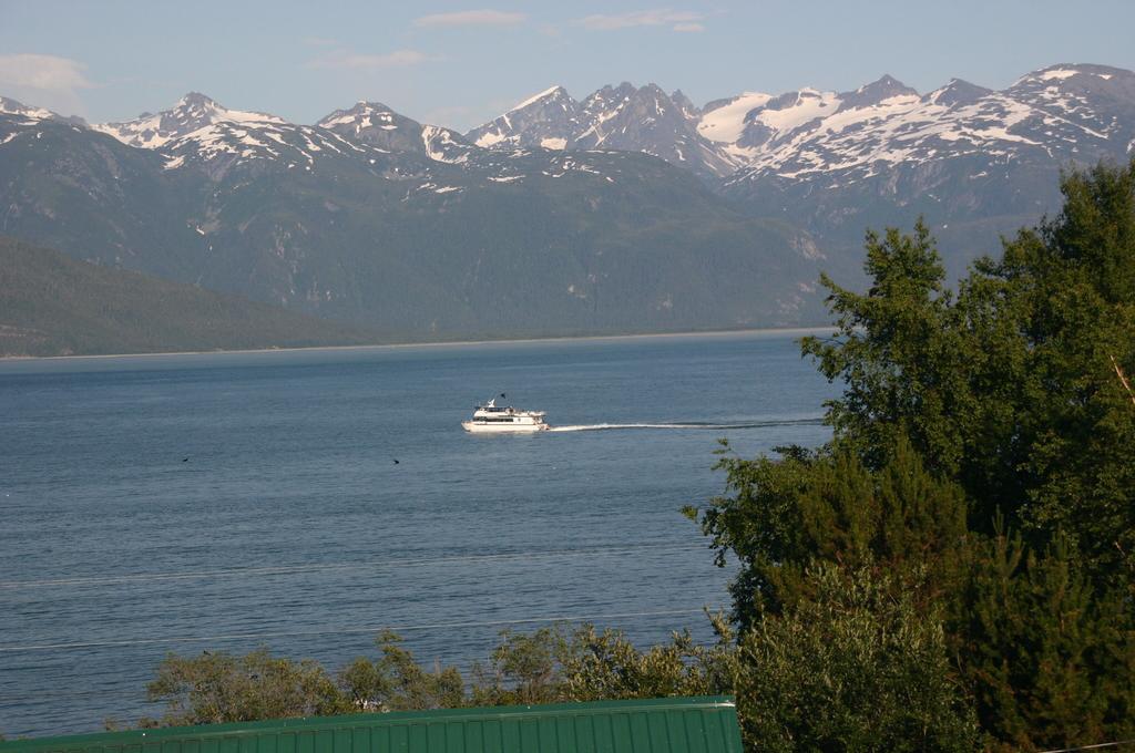 Captain'S Choice Motel Хайнс Екстериор снимка