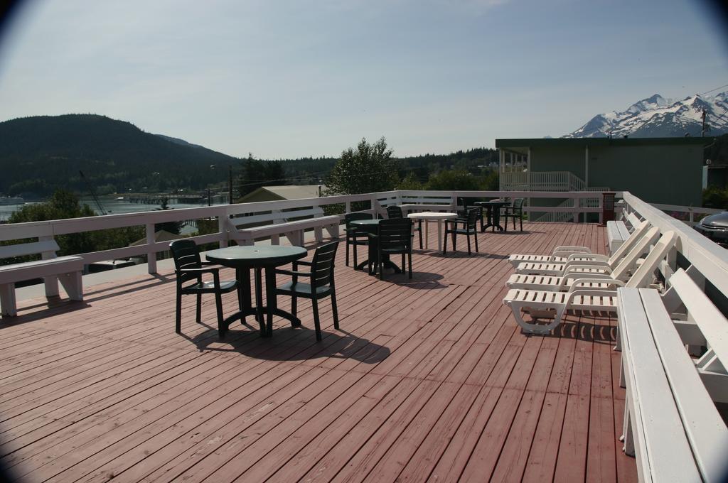 Captain'S Choice Motel Хайнс Екстериор снимка