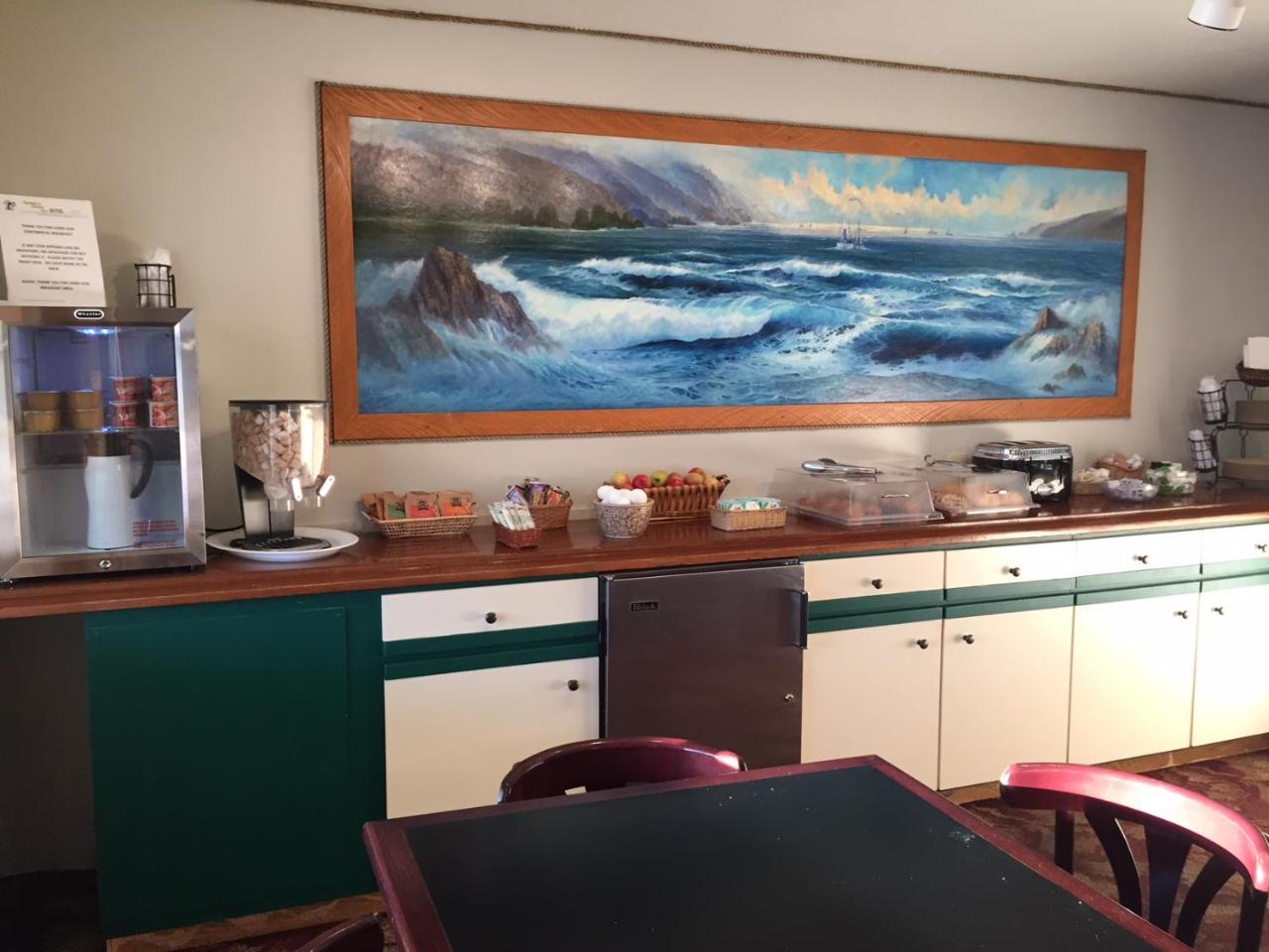 Captain'S Choice Motel Хайнс Екстериор снимка