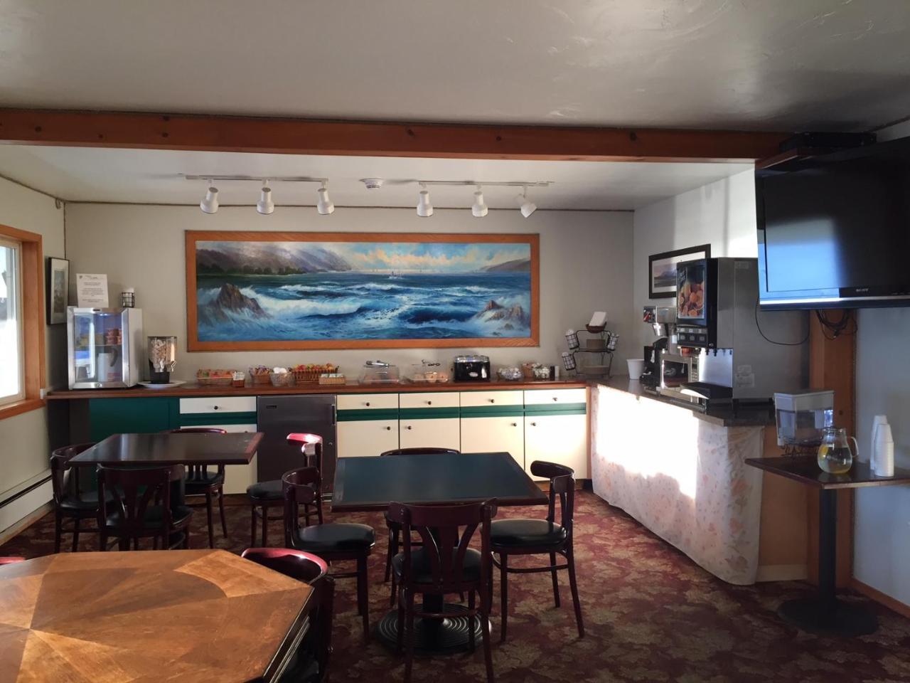 Captain'S Choice Motel Хайнс Екстериор снимка