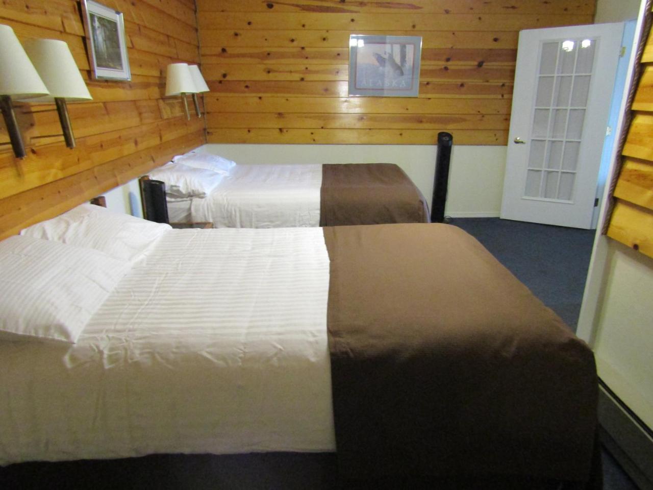 Captain'S Choice Motel Хайнс Екстериор снимка