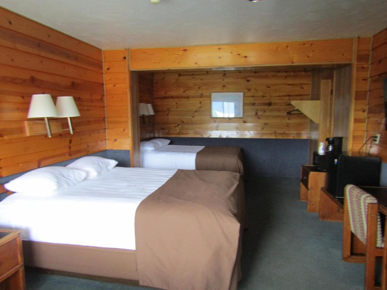 Captain'S Choice Motel Хайнс Екстериор снимка