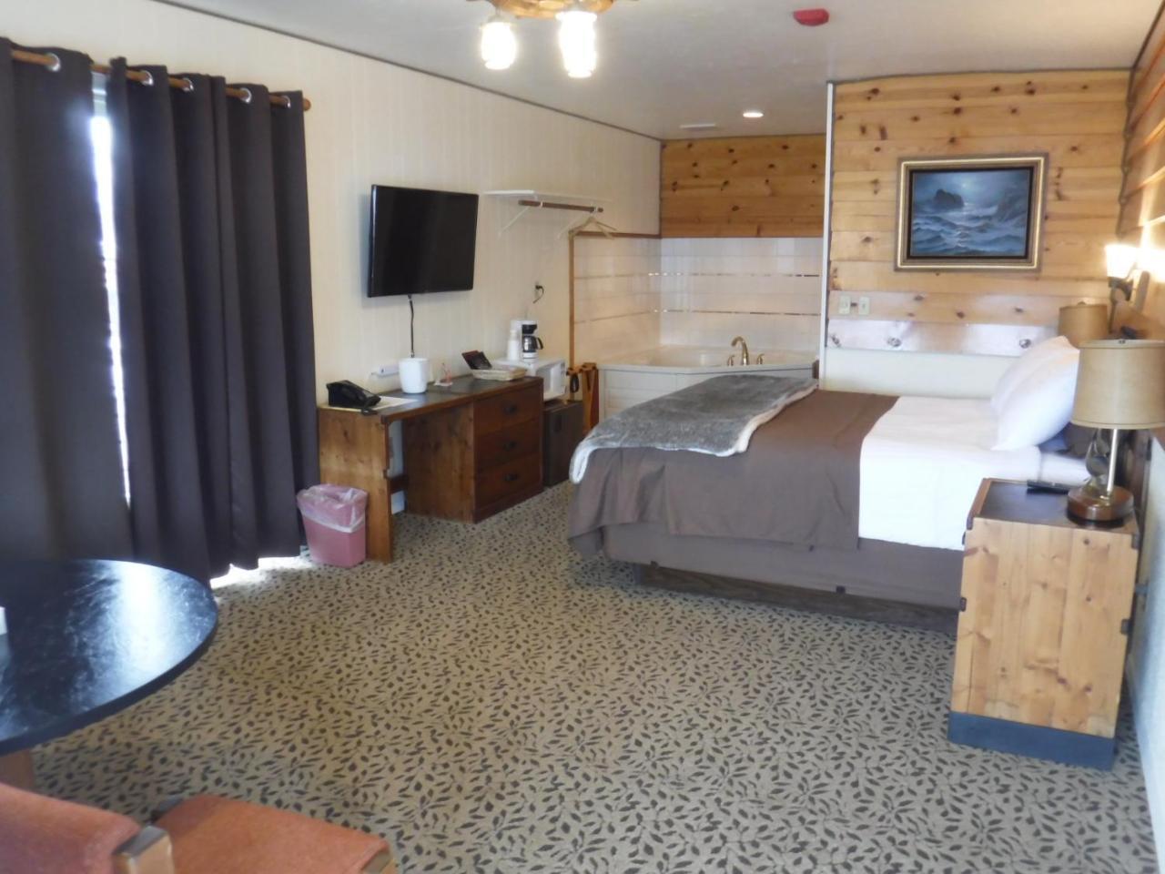 Captain'S Choice Motel Хайнс Екстериор снимка