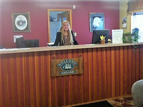 Captain'S Choice Motel Хайнс Екстериор снимка