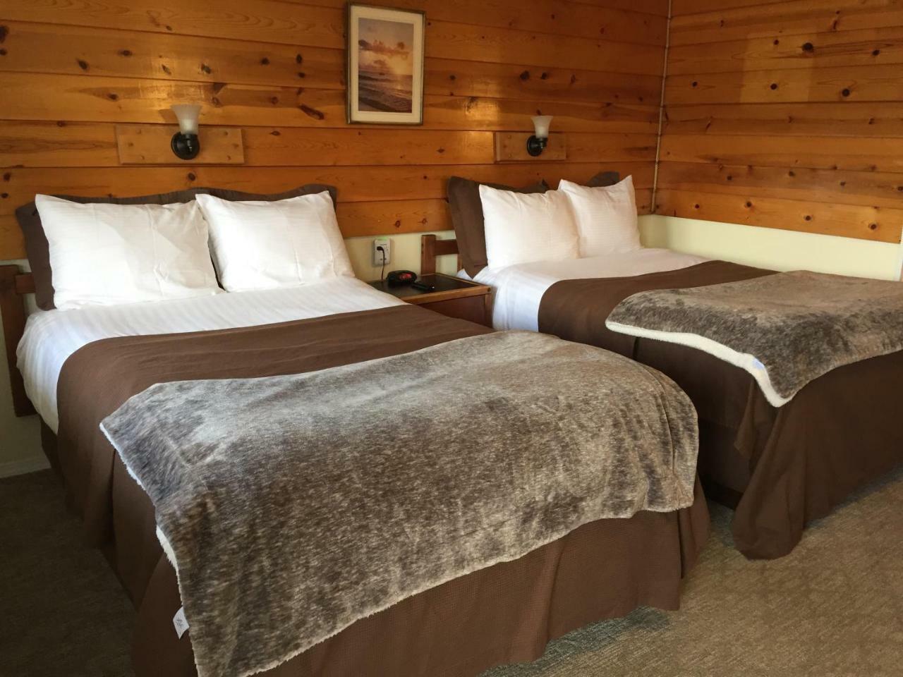 Captain'S Choice Motel Хайнс Екстериор снимка
