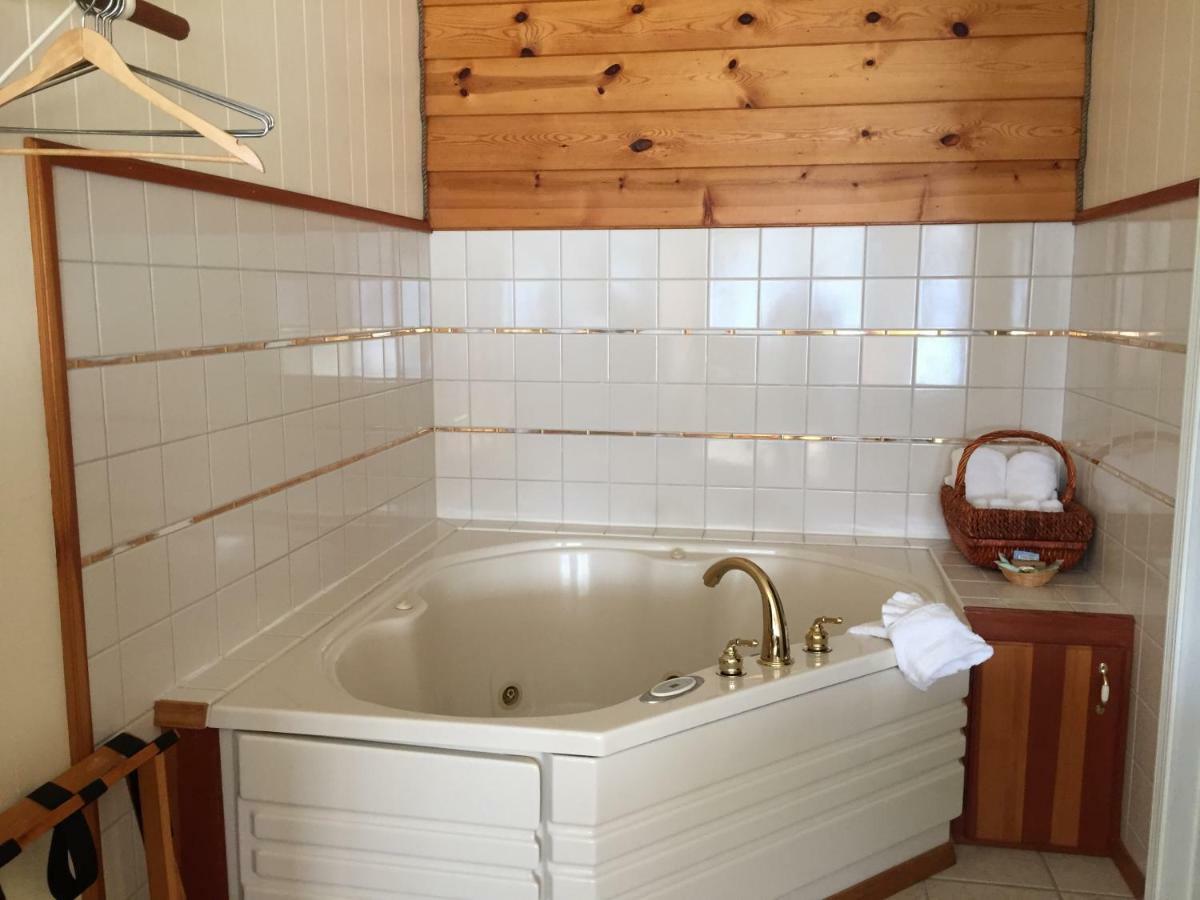 Captain'S Choice Motel Хайнс Екстериор снимка